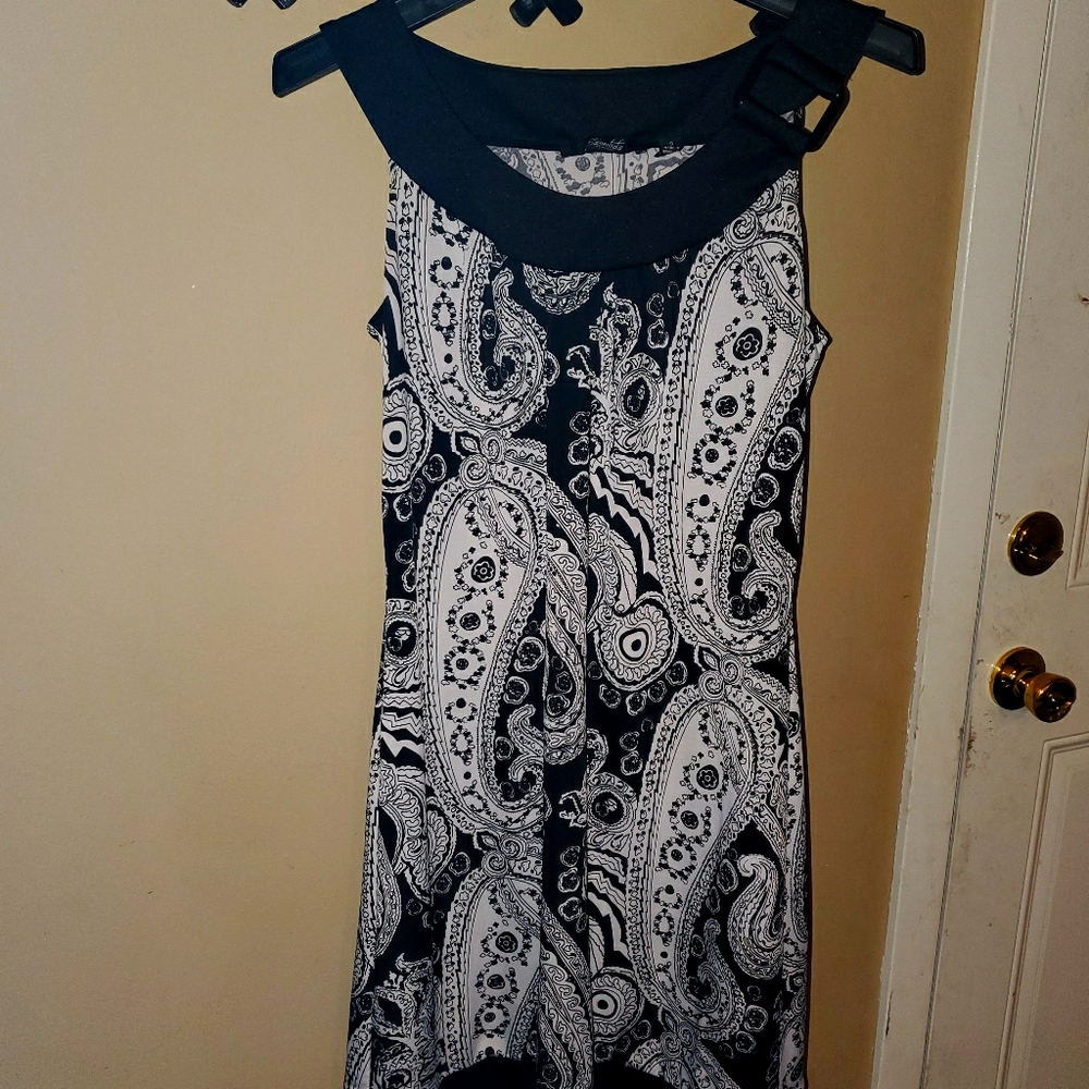 Black and white sleeveless dress